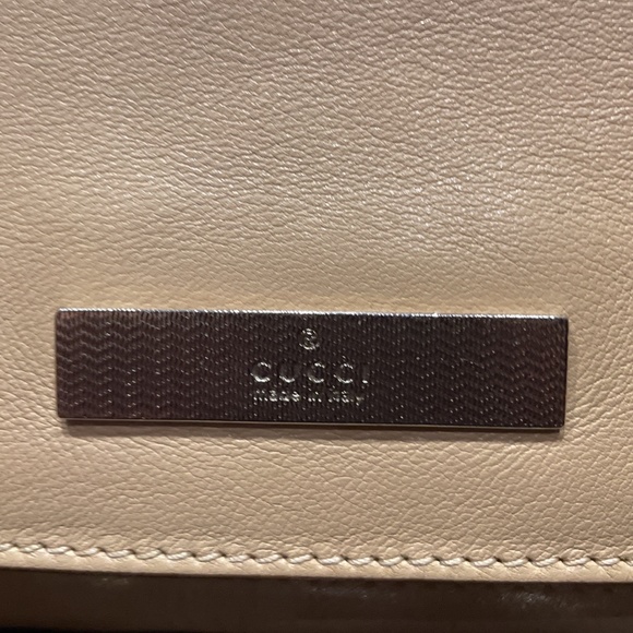 Gucci Shoulder Bag - Picture 2 of 9